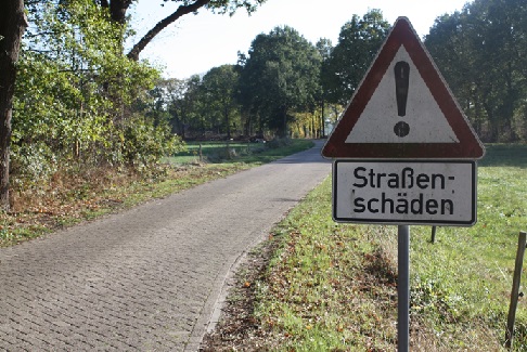 Auch in Edewecht müssen einige Straßen saniert werden. Auch in Edewecht müssen einige Straßen saniert werden.